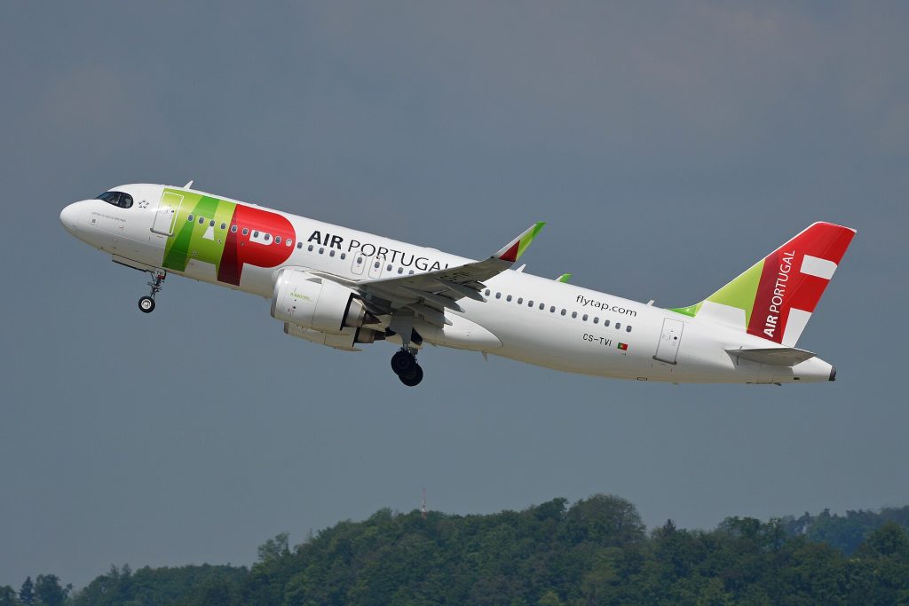 Un Airbus A320 de TAP Air Portugal en vol au décollage