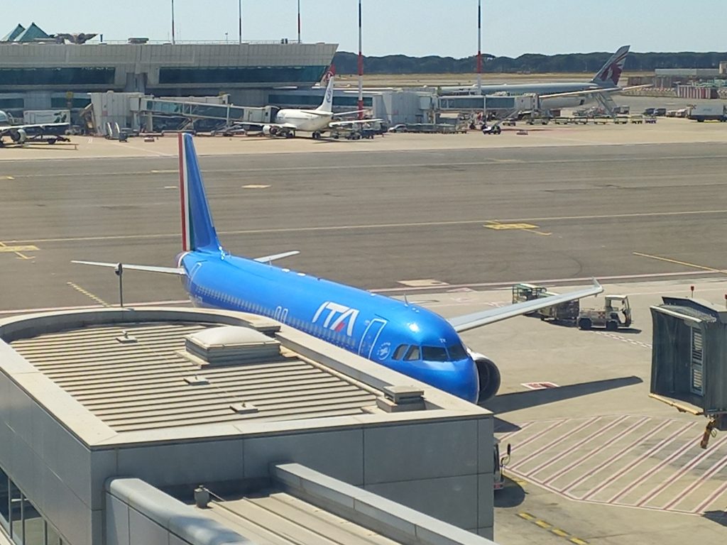 Un Airbus d'ITA Airways sur le tarmac de l'aéroport de Rome