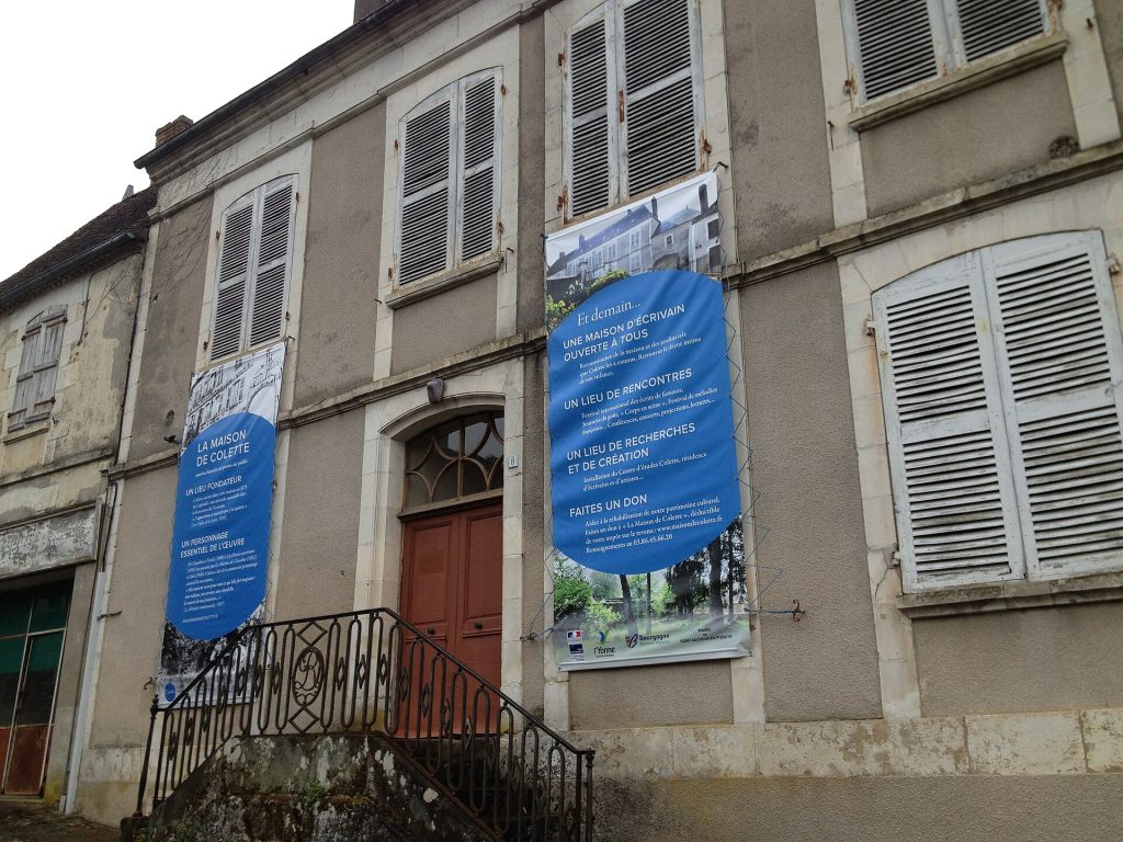 Façade de la maison natale de Colette à Saint-Sauveur-en-Puisaye
