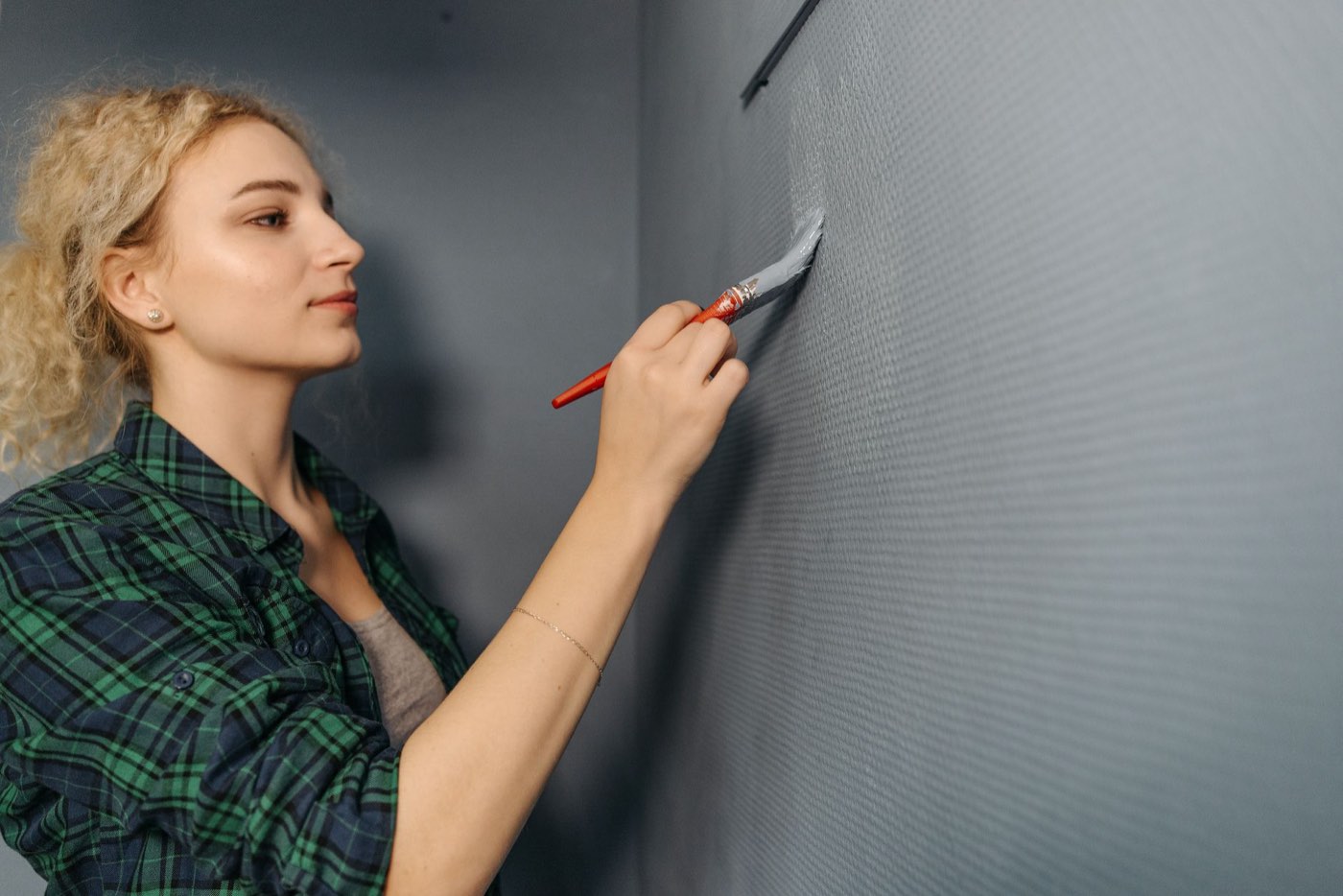 Peindre un mur sans traces : méthode et conseils pratiques