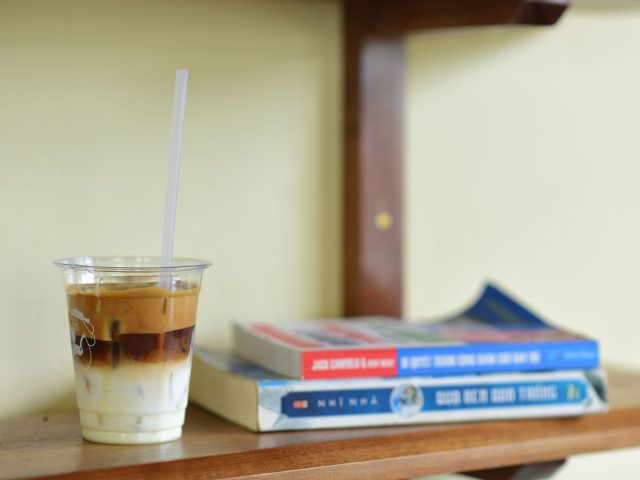 Pourquoi le café littéraire de Bagnac-sur-Célé est devenu un incontournable pour les passionnés de livres ?